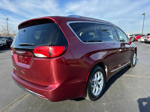 2018 Chrysler Pacifica Touring-L