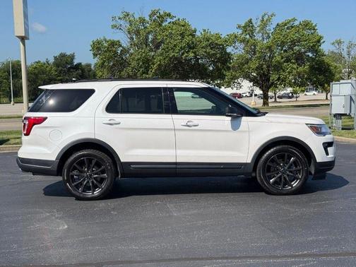 Magnetic Metallic 2019 Ford Explorer XLT