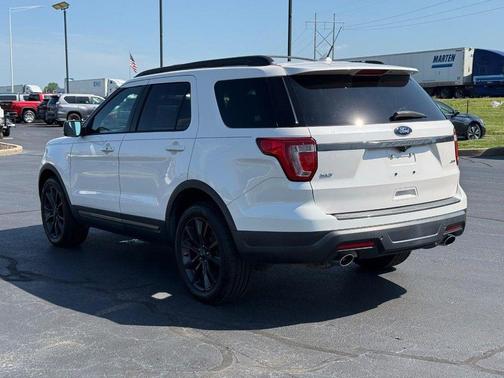 Magnetic Metallic 2019 Ford Explorer XLT