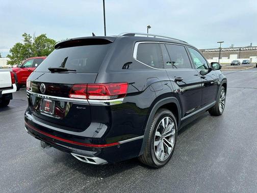 Deep Black Pearl 2023 Volkswagen Atlas 3.6L SEL Premium