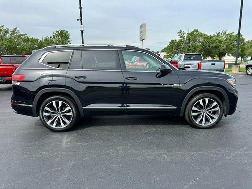 Deep Black Pearl 2023 Volkswagen Atlas 3.6L SEL Premium