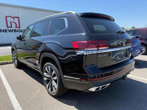 Deep Black Pearl 2023 Volkswagen Atlas 3.6L SEL Premium