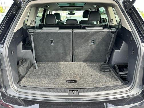 Deep Black Pearl 2023 Volkswagen Atlas 3.6L SEL Premium