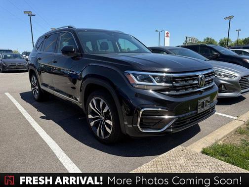 Deep Black Pearl 2023 Volkswagen Atlas 3.6L SEL Premium