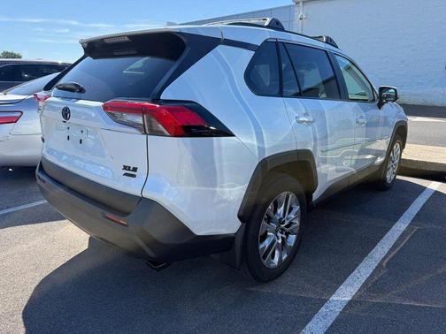Pearl 2025 Toyota RAV4 XLE Premium