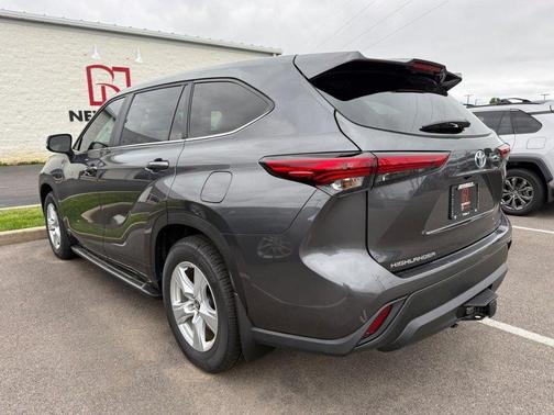 Magnetic Gray Metallic 2023 Toyota Highlander Hybrid LE