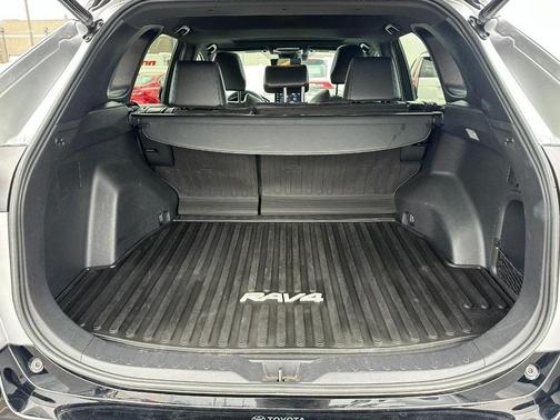 2021 Toyota RAV4 Hybrid SE