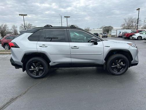 2021 Toyota RAV4 Hybrid SE