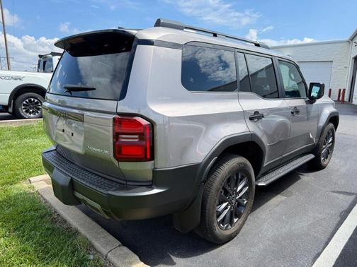 Meteor 2026 Toyota Land Cruiser Base
