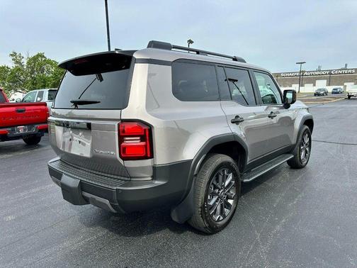 Meteor 2026 Toyota Land Cruiser Base