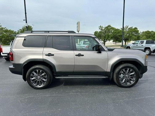 Meteor 2026 Toyota Land Cruiser Base