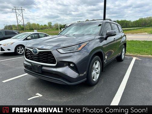 Magnetic Gray Metallic 2023 Toyota Highlander Hybrid LE