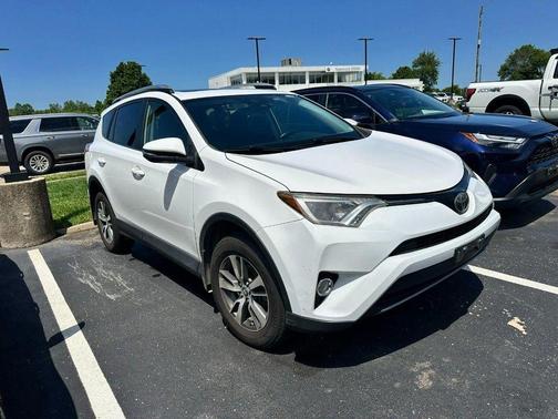 Super White 2018 Toyota RAV4 XLE