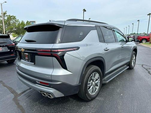 Sterling Gray Metallic 2025 Chevrolet Traverse LT