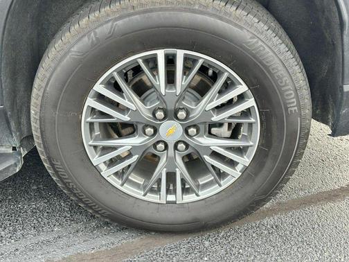 Sterling Gray Metallic 2025 Chevrolet Traverse LT