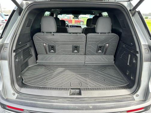 Sterling Gray Metallic 2025 Chevrolet Traverse LT