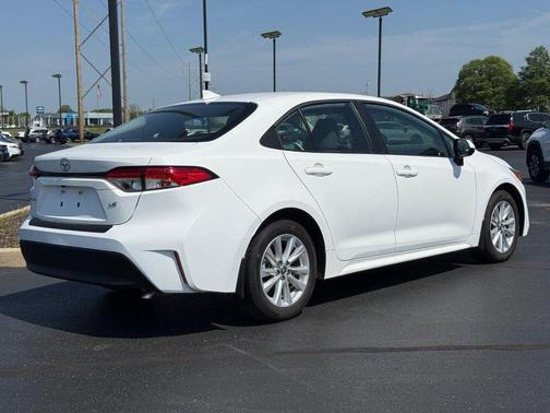 Ice Cap 2025 Toyota Corolla LE