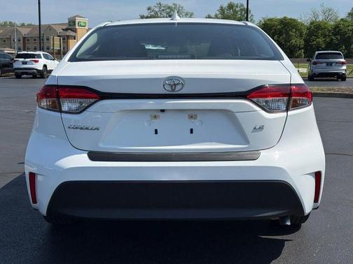 Ice Cap 2025 Toyota Corolla LE