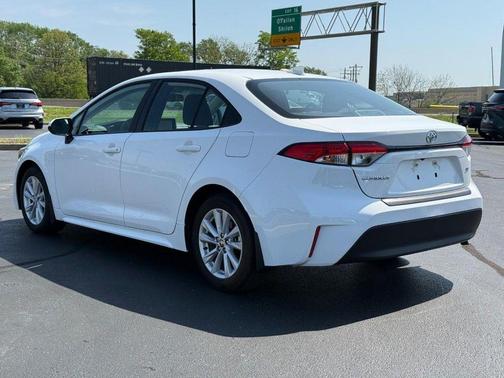 Ice Cap 2025 Toyota Corolla LE