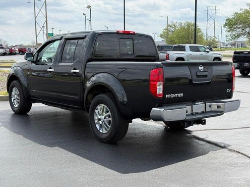 Magnetic Black Pearl 2019 Nissan Frontier SV