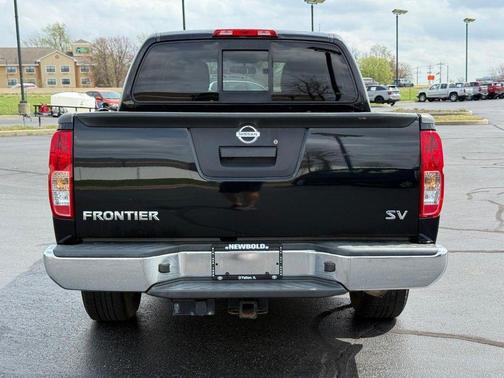 Magnetic Black Pearl 2019 Nissan Frontier SV