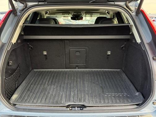 2022 Volvo XC60 B5 Inscription