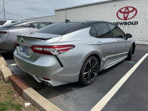 Celestial Silver/Midnight Black Metallic 2018 Toyota Camry XSE