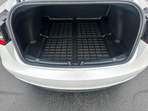 Pearl White Multi-Coat 2021 Tesla Model 3 Performance