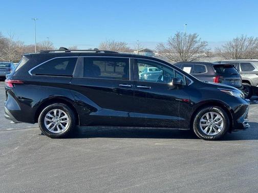 2022 Toyota Sienna XLE