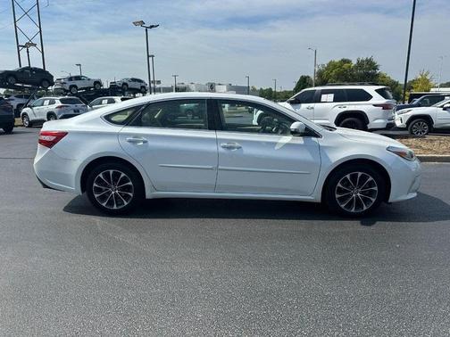 2017 Toyota Avalon XLE Plus