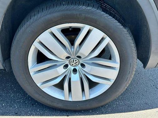 Deep Black Pearl 2019 Volkswagen Atlas 3.6L SEL