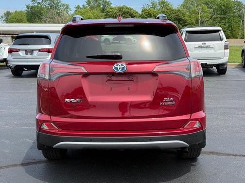 Pearl 2018 Toyota RAV4 Hybrid XLE