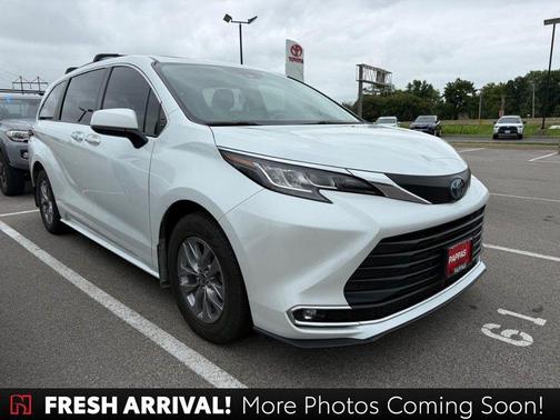 Wind Chill Pearl 2022 Toyota Sienna XLE