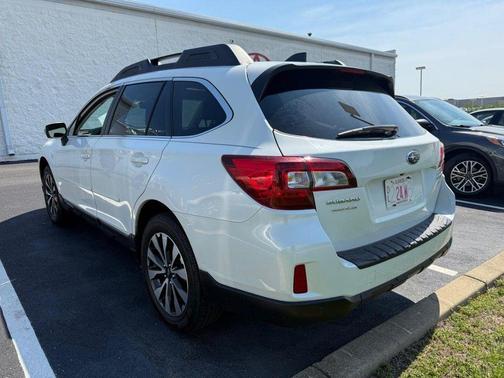 Crystal White Pearl 2017 Subaru Outback 2.5i Limited