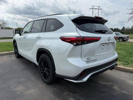 Wind Chill Pearl 2023 Toyota Highlander XSE