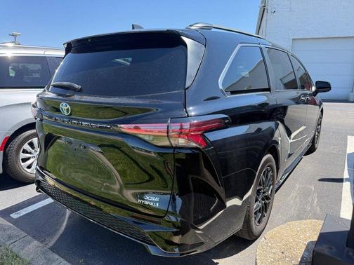 Midnight Black Metallic 2021 Toyota Sienna XSE 7 Passenger