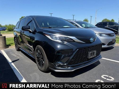 Midnight Black Metallic 2021 Toyota Sienna XSE 7 Passenger