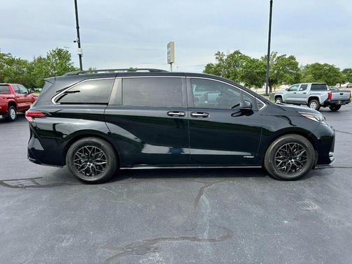 Midnight Black Metallic 2021 Toyota Sienna XSE 7 Passenger