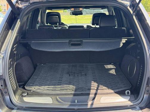 Brilliant Black Crystal Pearlcoat 2014 Jeep Grand Cherokee Overland