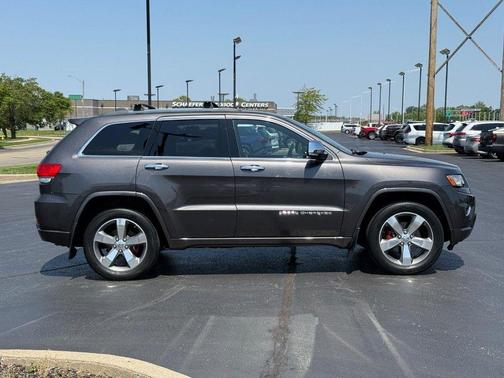Brilliant Black Crystal Pearlcoat 2014 Jeep Grand Cherokee Overland