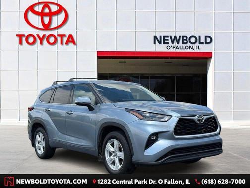 Moon Dust 2022 Toyota Highlander LE
