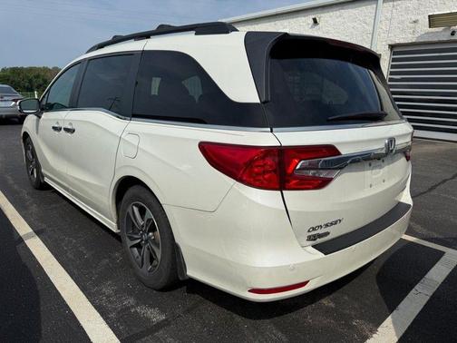 White Diamond Pearl 2019 Honda Odyssey Touring