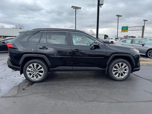 2025 Toyota RAV4 XLE Premium