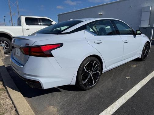 2023 Nissan Altima SR FWD