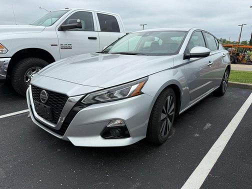 Brilliant Silver Metallic 2019 Nissan Altima 2.5 SV