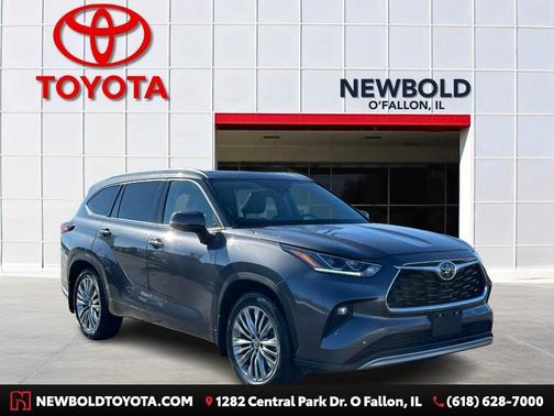 Magnetic Gray Metallic 2024 Toyota Highlander Platinum