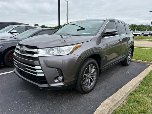 Predawn Gray Mica 2018 Toyota Highlander XLE