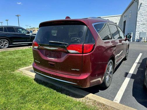 Velvet Red Pearlcoat 2017 Chrysler Pacifica Limited