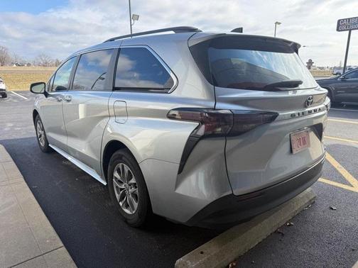 2024 Toyota Sienna XLE