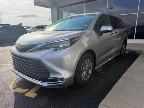 2024 Toyota Sienna XLE